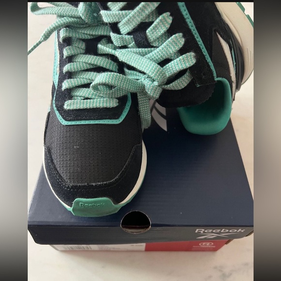 Black/Turquoise Reebok Size 7 - Picture 2 of 3